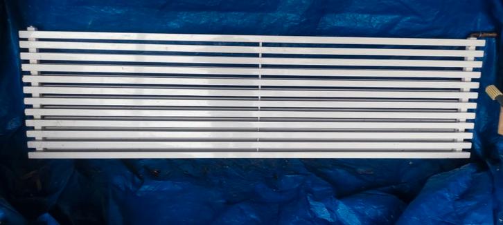 RADIATEUR VERTICAL DESIGN blanc, Bricolage & Construction, Chauffage & Radiateurs, Utilisé, Radiateur, Enlèvement