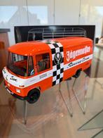 Mercedes L408 vrachtwagentransporter PorscheJägermeister1/18, Hobby en Vrije tijd, Modelauto's | 1:18, Ophalen of Verzenden, Zo goed als nieuw
