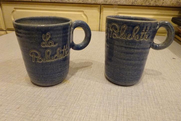 2 verschillende mokken „La Poiluchette” van Grès Turchet, Verzamelen, Biermerken, Gebruikt, Pul(len), Overige merken, Ophalen