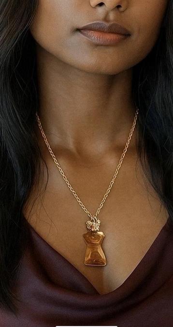 Schiaparelli “Botticelliana” parfumhanger / met ketting beschikbaar voor biedingen