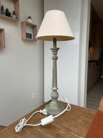 Tafellamp met beige lampenkap, Ophalen, 50 tot 75 cm, Hout, Landelijk