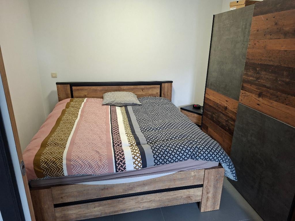 Lit +2 tables de nuit, Comme neuf, Brun, Enlèvement, 200 cm