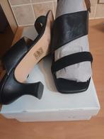 Nouvelle paire de chaussures d'été e, Enlèvement ou Envoi, Noir