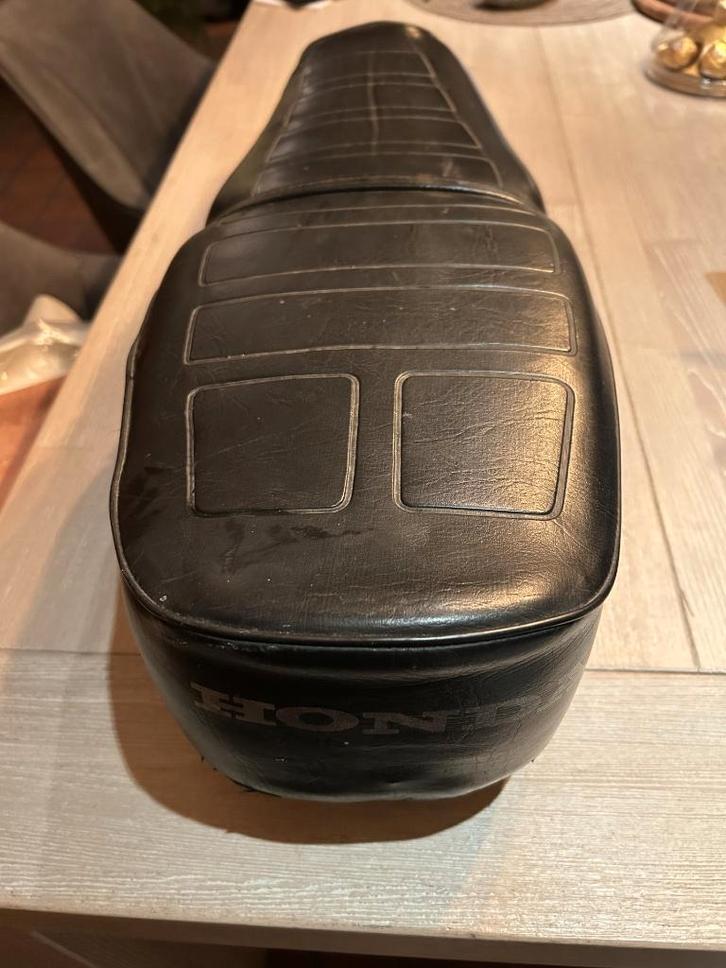 Selle ORIGINAL HONDA SS50K1, Vélos & Vélomoteurs, Pièces de cyclomoteur | Oldtimers & Ancêtres, Utilisé, Selle, Enlèvement ou Envoi