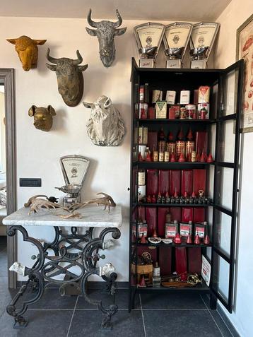 ZOEK alles oude spullen en blikken van snijmachine berkel beschikbaar voor biedingen