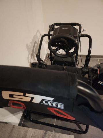 Racecockpit met Logitech racestuur en pedalen beschikbaar voor biedingen