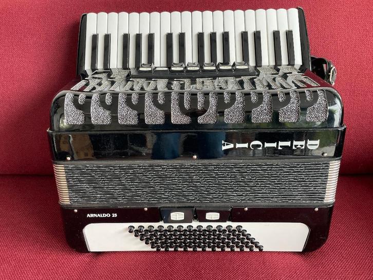 Fraaie Delicia Arnaldo 23 accordeon . 72 bas ., Muziek en Instrumenten, Accordeons, Zo goed als nieuw, Toetsaccordeon, 72-bas