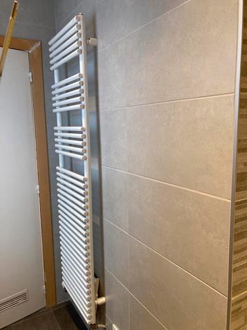 Badkamerradiator merk Zehnder, voor aansluiting, met booster beschikbaar voor biedingen