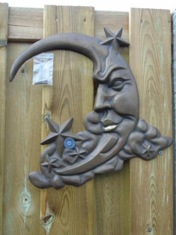 Fronton van maan en sterren in plat brons met reliëf beschikbaar voor biedingen