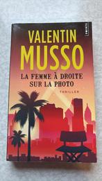 Valentin Musso - La femme à droite sur la photo, Ophalen, Gelezen