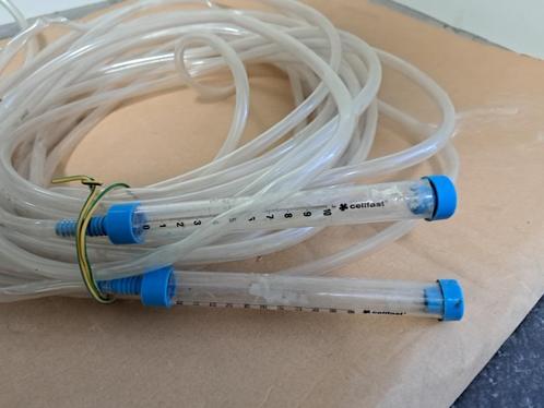 Waterpas met 20 m slang + 4 palenwaterpassen, Doe-het-zelf en Bouw, Meetapparatuur, Nieuw, Overige meters, Ophalen of Verzenden