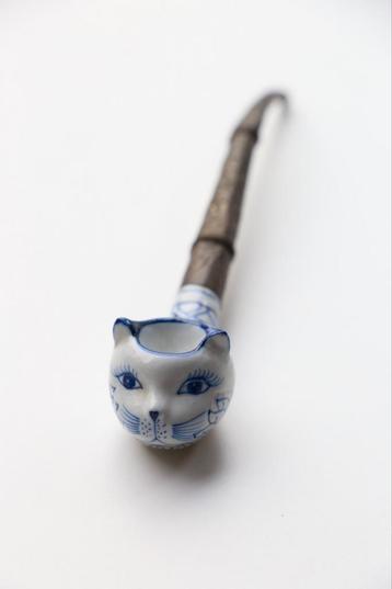 Vintage pijpje met porseleinen kattenkop beschikbaar voor biedingen