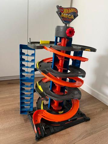 Hot wheels garage / racebaan beschikbaar voor biedingen