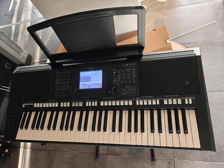 Yamaha PSR S750, Muziek en Instrumenten, Keyboards, Zo goed als nieuw, Yamaha, Ophalen