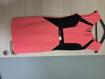 Feestelijk jurkje beschikbaar voor biedingen