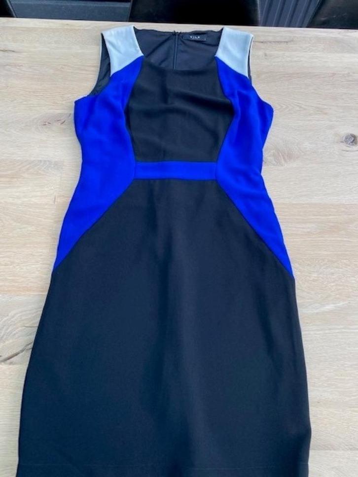 Mooie Jurk van Vila in het blauw/zwart/wit (M), Kleding | Dames, Jurken, Zo goed als nieuw, Maat 38/40 (M), Overige kleuren, Boven de knie