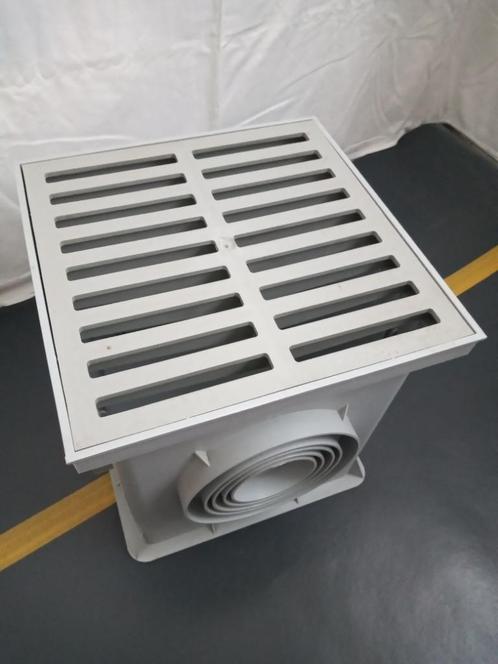 Inspectieput 30x30 cm lichtgrijs met rooster, Doe-het-zelf en Bouw, Buizen en Afvoer, Nieuw, Overige typen, PVC, 80 mm of meer