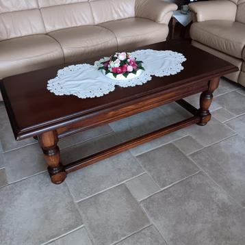 Eiken salontafel beschikbaar voor biedingen