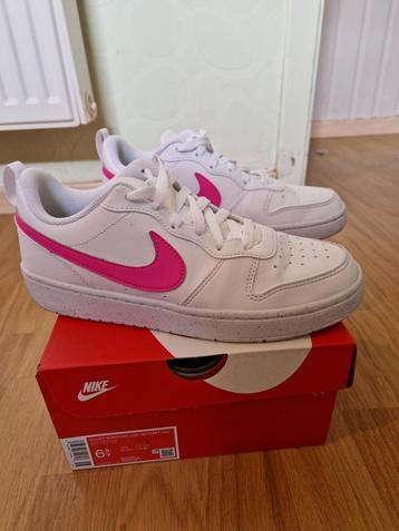 Nike maat 39 beschikbaar voor biedingen