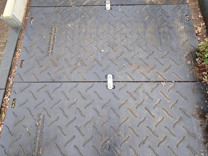Kunststof rijplaten/beschermplaten - 5 stuks + koppelstukken, Doe-het-zelf en Bouw, Overige Doe-Het-Zelf en Bouw, Gebruikt, Ophalen