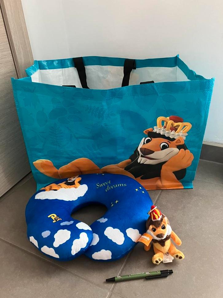 Bellewaerde pakket met reiskussen- sleutelhanger- zak- pen, Verzamelen, Overige Verzamelen, Nieuw, Ophalen of Verzenden