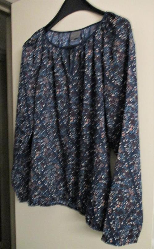 Blauwe blouse met mooie design tekening Vera Moda maat M, Kleding | Dames, Blouses en Tunieken, Zo goed als nieuw, Maat 38/40 (M)