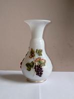 Opaline vaas versierd met fruit, Ophalen of Verzenden