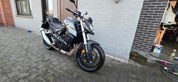 Te koop honda cb750 hornet 2/2024 6520 km, Motoren, Motoren | Honda, Particulier, Naked bike, meer dan 35 kW, 2 cilinders, Motorrijbewijs A
