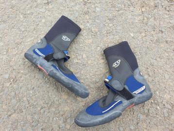 watersportschoenen beschikbaar voor biedingen