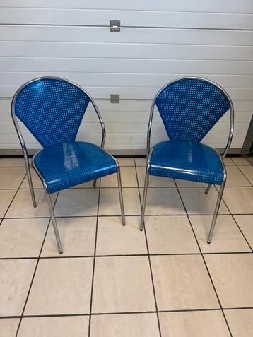 Paar van 2 metalen bureaustoelen met geperforeerd design beschikbaar voor biedingen