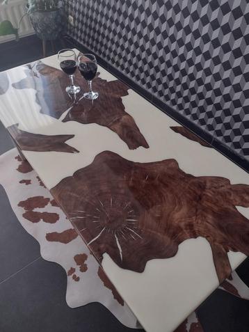 Salontafel hout met epoxy beschikbaar voor biedingen