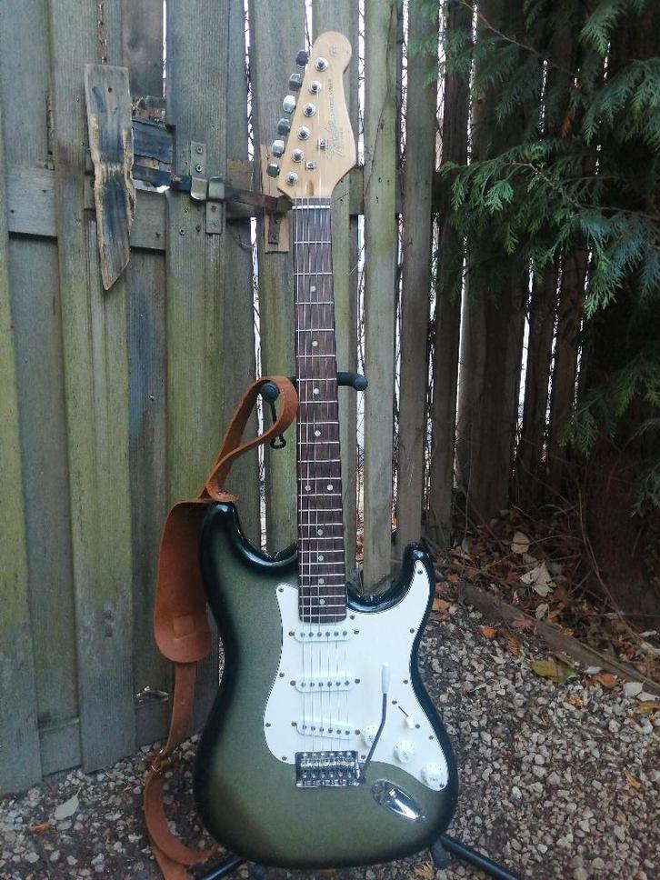 Partcaster Strat greyburst, Musique & Instruments, Instruments à corde | Guitares | Électriques, Utilisé, Solid body, Autres marques