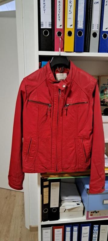 vest  maat 40 beschikbaar voor biedingen