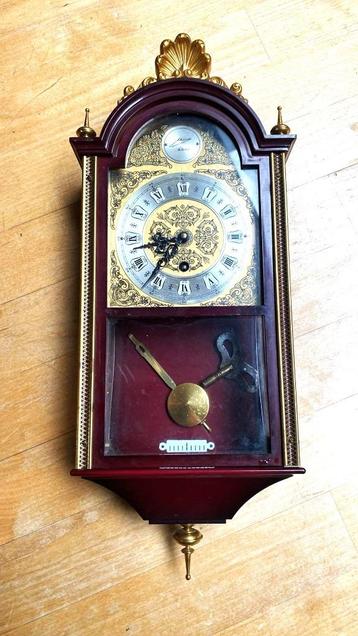 Magnifique ancienne horloge avec clé et balancier 8 jours, Antiquités & Art, Enlèvement ou Envoi