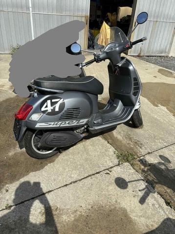 Vespa GTS 300 Super Sport ( Grijze Kleur NR47) beschikbaar voor biedingen