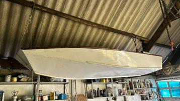Vintage houten motorboot beschikbaar voor biedingen