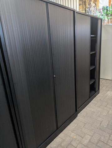 zwarte Ahrend kasten, Huis en Inrichting, Kasten | Roldeurkasten en Archiefkasten, Gebruikt, 100 tot 150 cm, Ophalen of Verzenden