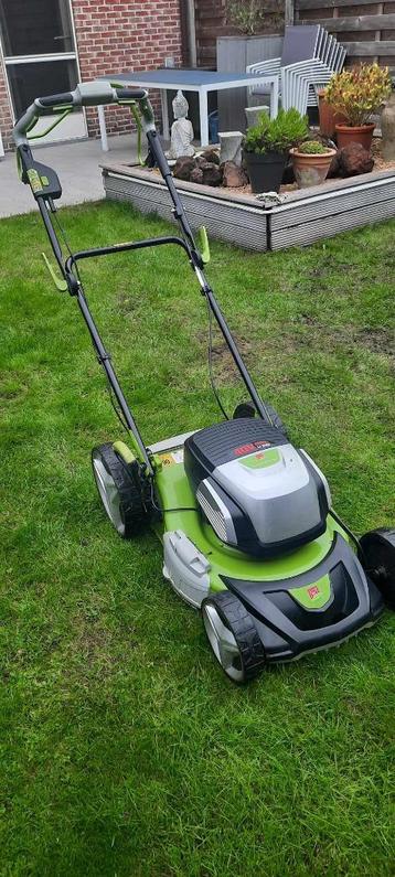 Goed functionerende  grasmachine (Central PARK) beschikbaar voor biedingen