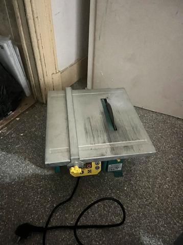 Tolland - Tegelsnijmachine beschikbaar voor biedingen