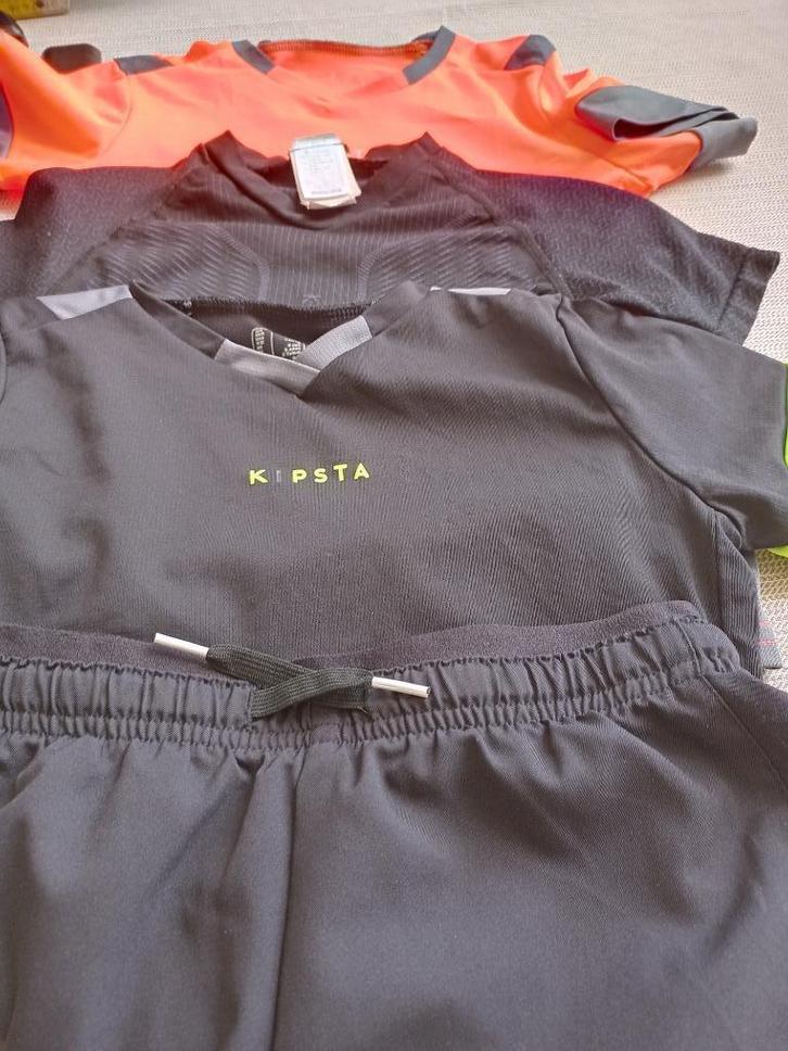 sportkledij (3shirts+ 1 broekje) Kipsta - maat 6jr, Kinderen en Baby's, Kinderkleding | Maat 116, Zo goed als nieuw, Jongen of Meisje