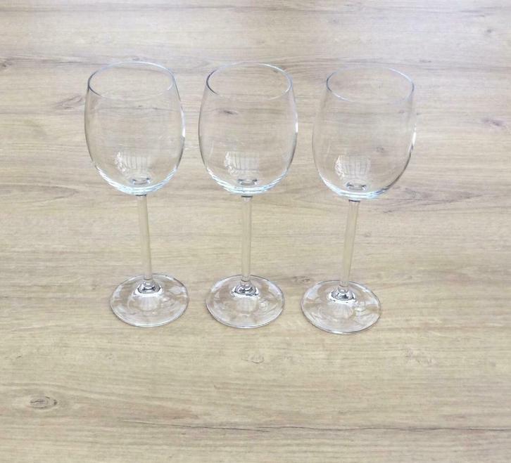 Set 3 wijnglazen - 20cm hoog, bovendiameter: 5.6 cm, Huis en Inrichting, Keuken | Servies, Gebruikt, Ophalen of Verzenden