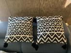 2 zwart witte kussens met patroon te koop, Huis en Inrichting, Woonaccessoires | Kussens, Ophalen, Zo goed als nieuw, Zwart