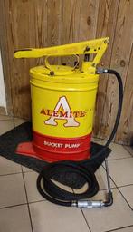 Pompe à huile Alemite (vintage), Enlèvement