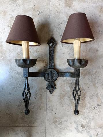 Gotische wand verlichting interieur  beschikbaar voor biedingen