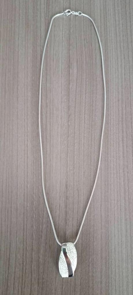 Kettinghangers  en  Zilveren  Halsketting  -  NIEUW), Handtassen en Accessoires, Kettinghangers, Nieuw, Zilver, Ophalen of Verzenden