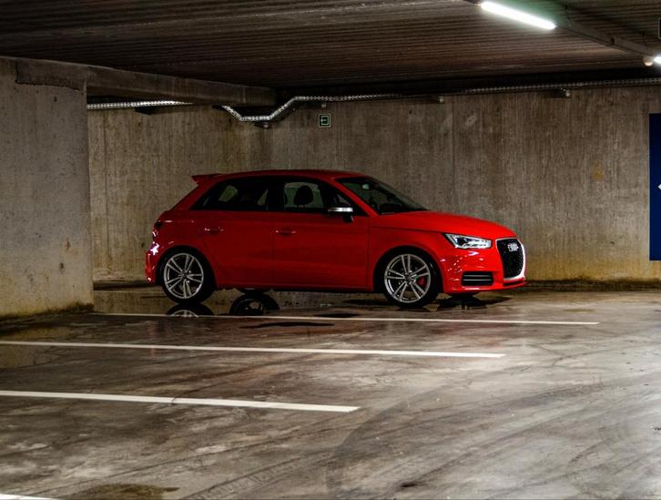 Audi A1 sportback benzine, Auto's, Audi, Particulier, A1, Zetelverwarming, Benzine, Euro 6, 5 deurs, Handgeschakeld, Rood, Zwart
