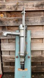 Handwaterpomp, Ophalen