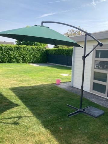 zweefparasol 3m met kruisvoet beschikbaar voor biedingen