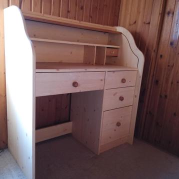 Compact bureau met veel opbergvakken. Breedte 105 cm beschikbaar voor biedingen