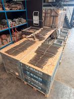 Groot assortiment oude muurankers, Ophalen